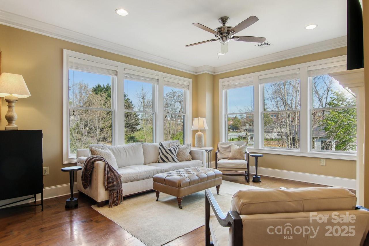 350 E Allen St. #201, Hendersonville, NC 28792