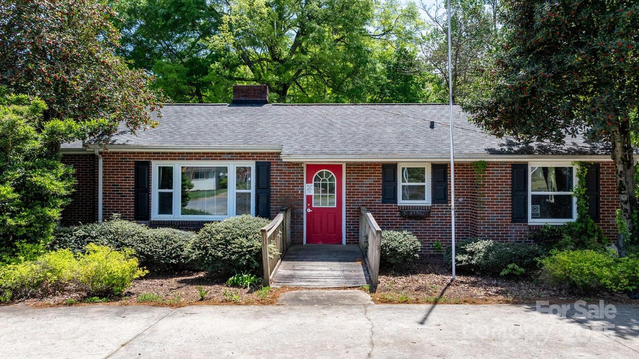 536 Hartness Rd., Statesville, NC 28677