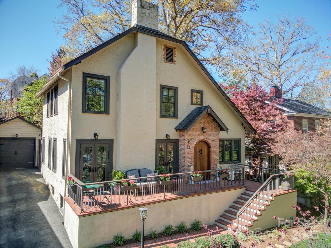 15 Warwick Rd., Asheville, NC 28803