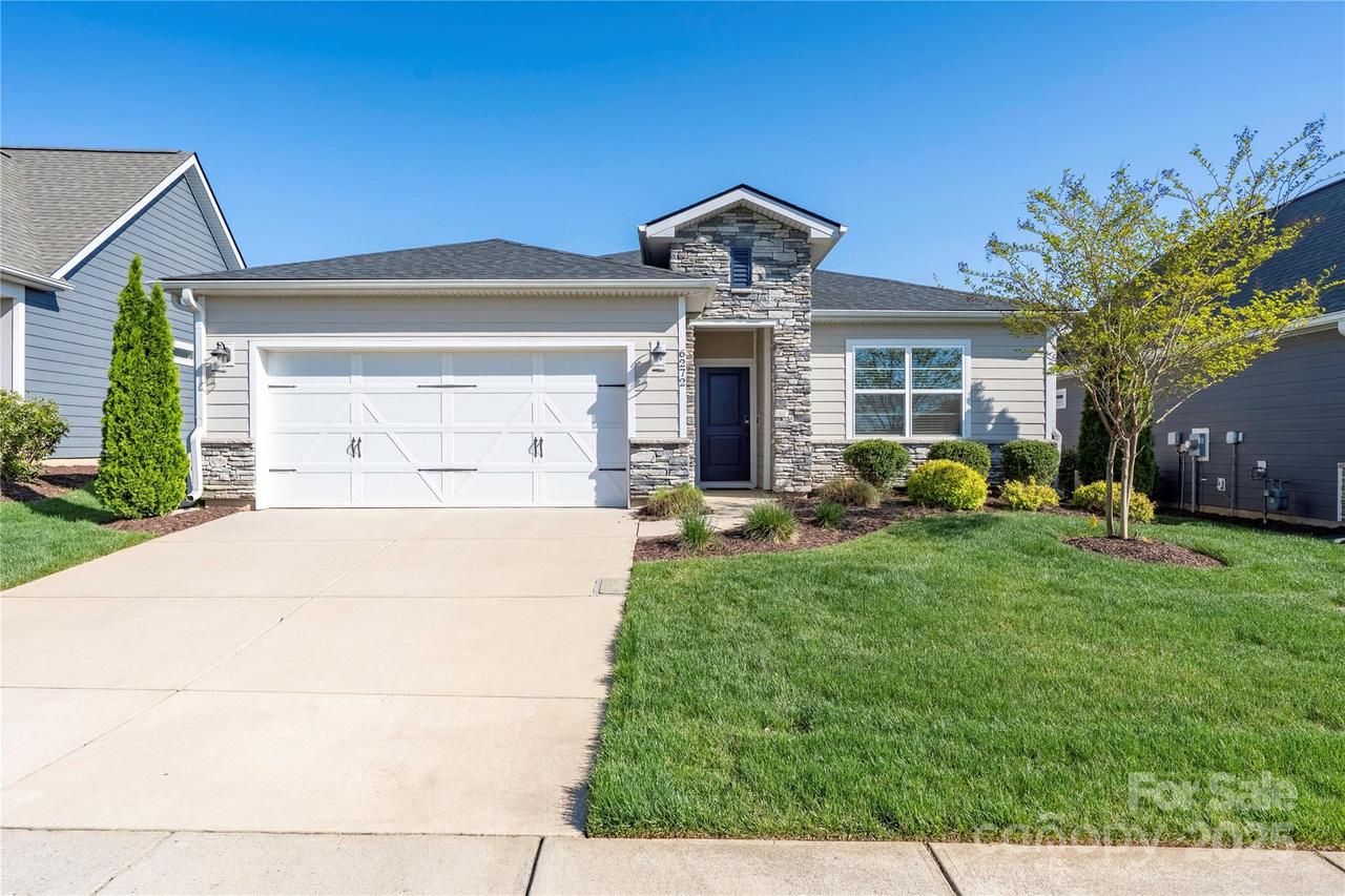 6272 Raven Rock Dr., Denver, NC 28037