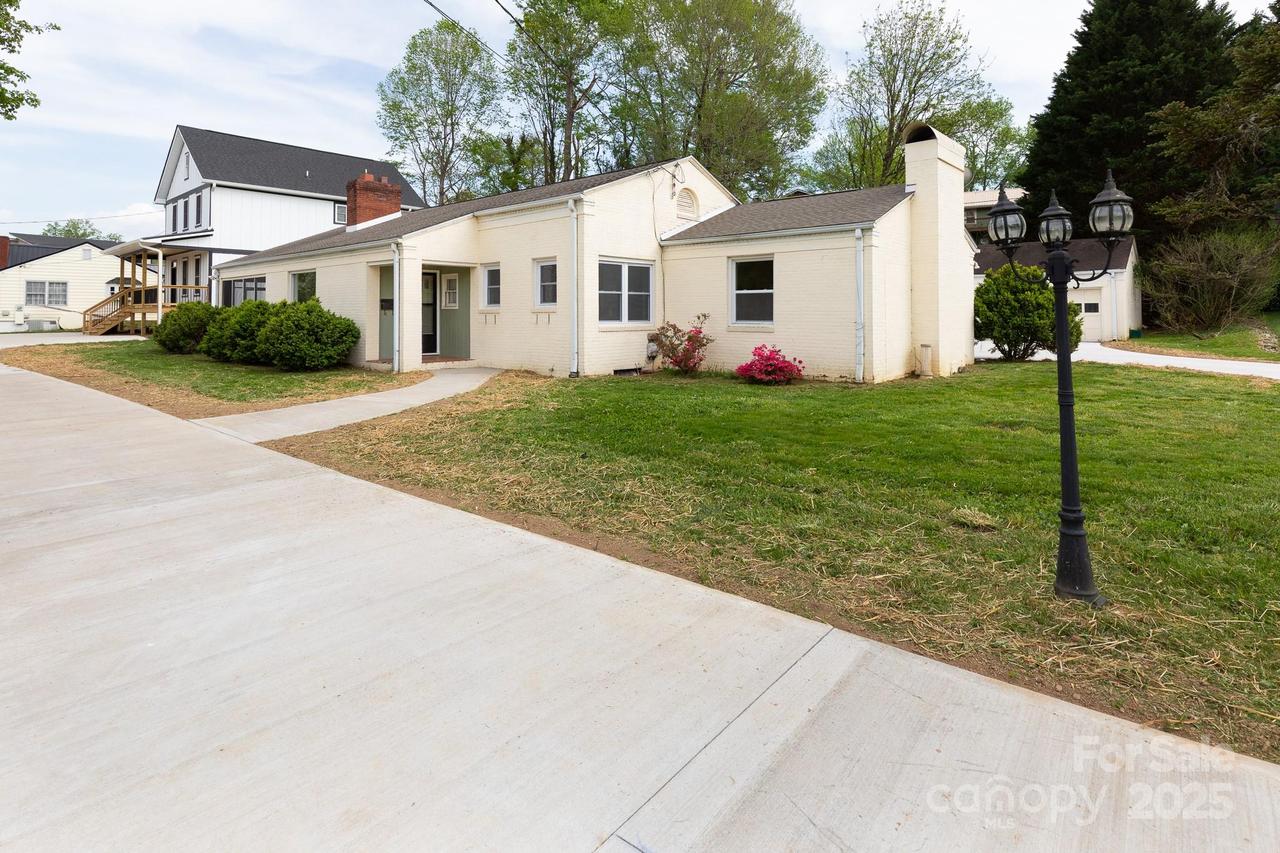 65 Oakley Rd., Asheville, NC 28803