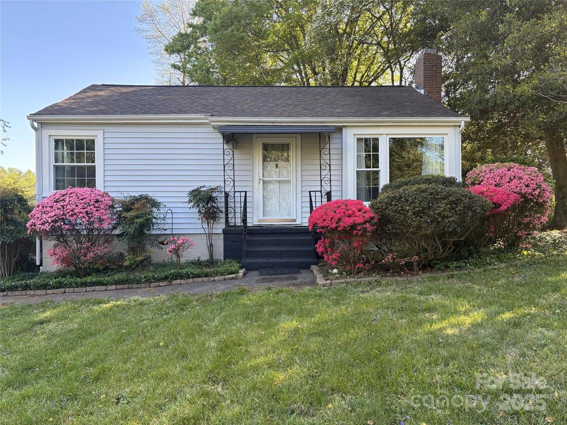 1059 16th Ave., Hickory, NC 28601