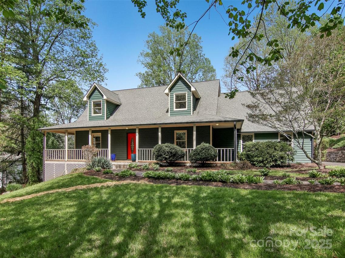 11 Timothy Ln., Candler, NC 28715