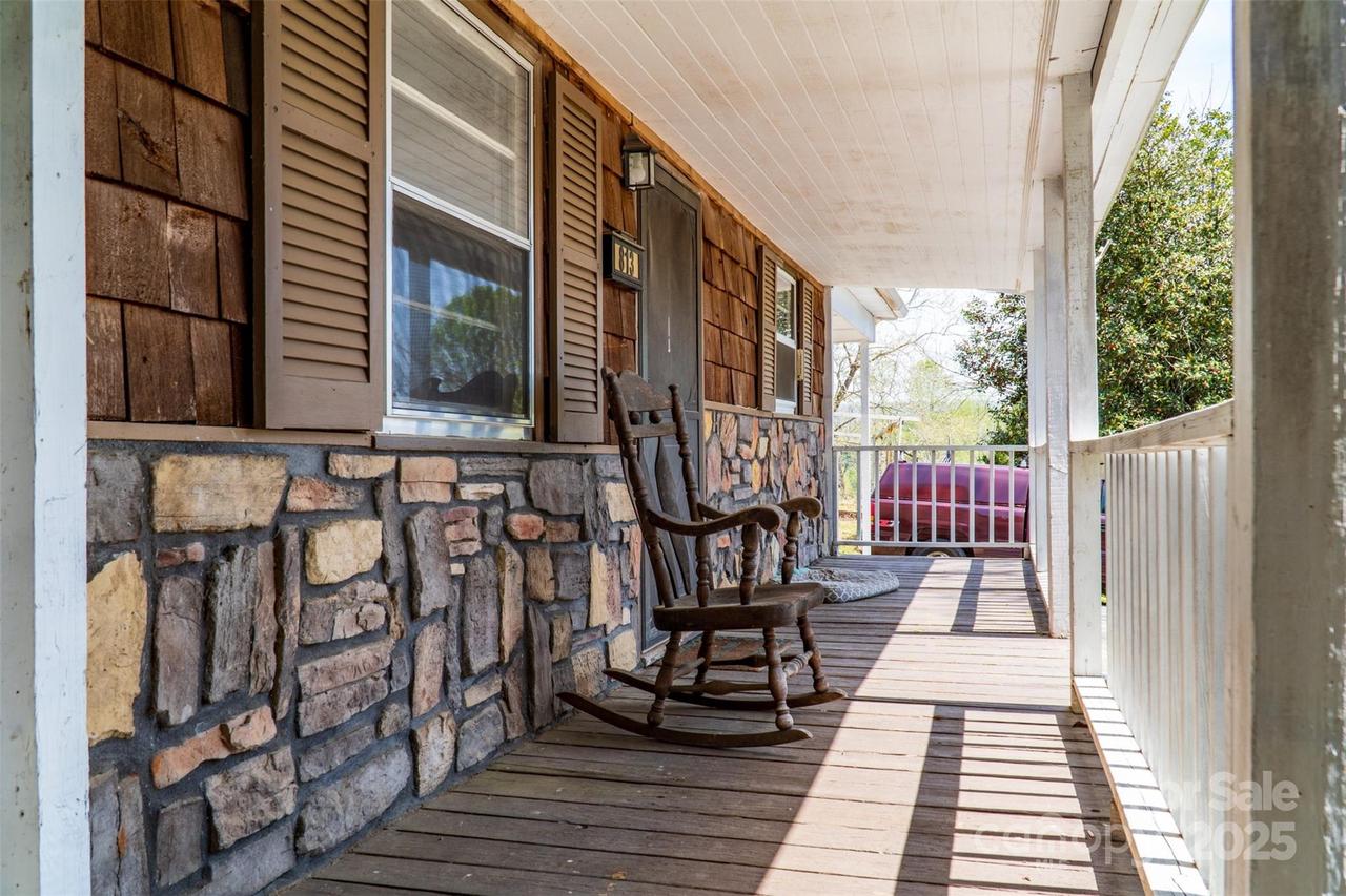 813 Severt Cir., Lenoir, NC 28645