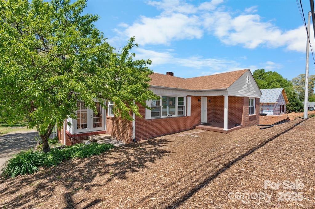 3015 North Center St. #6, Hickory, NC 28601