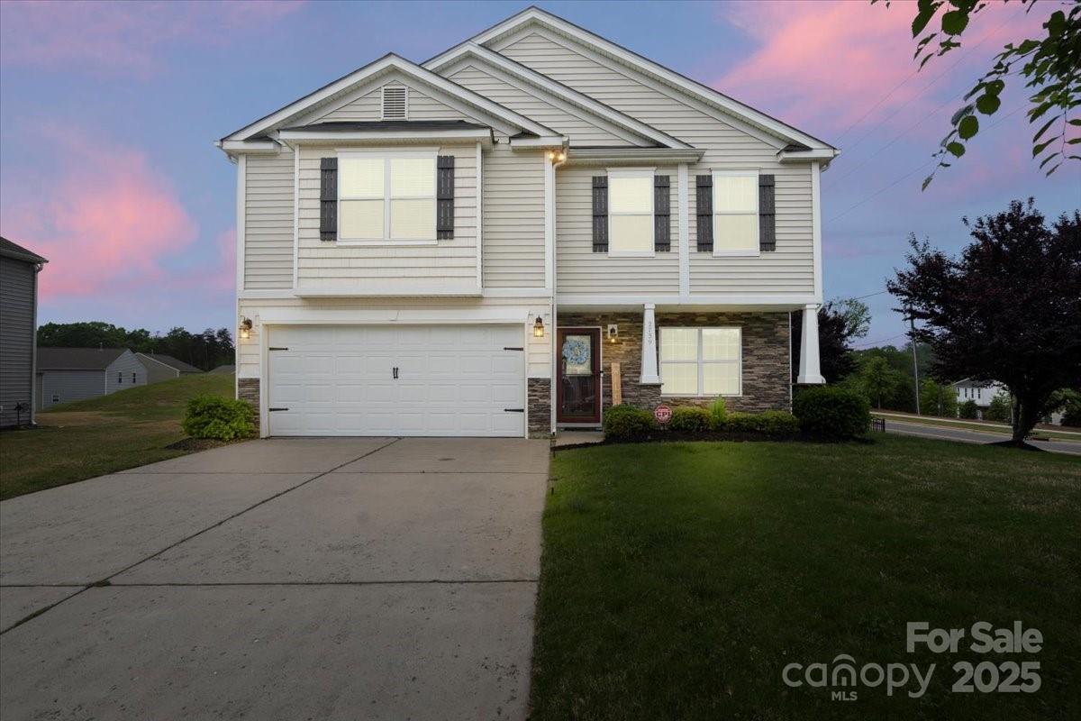 2739 Golden Rose Ln., Charlotte, NC 28216