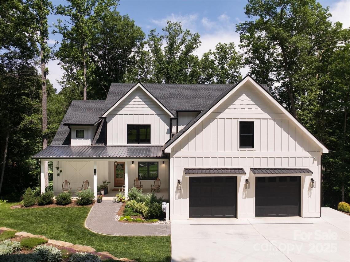 13 Cambridge Dr., Candler, NC 28715