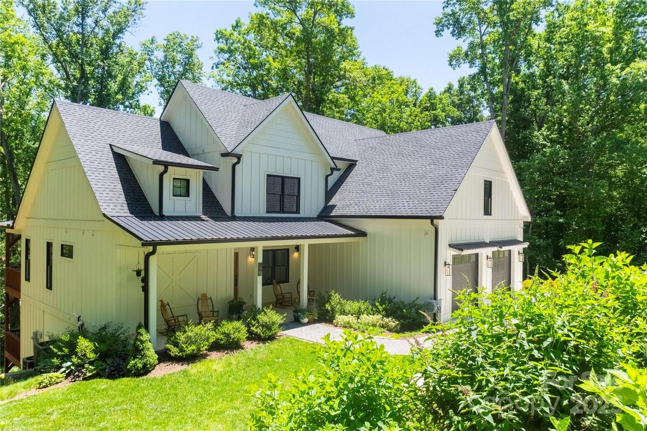 13 Cambridge Dr., Candler, NC 28715
