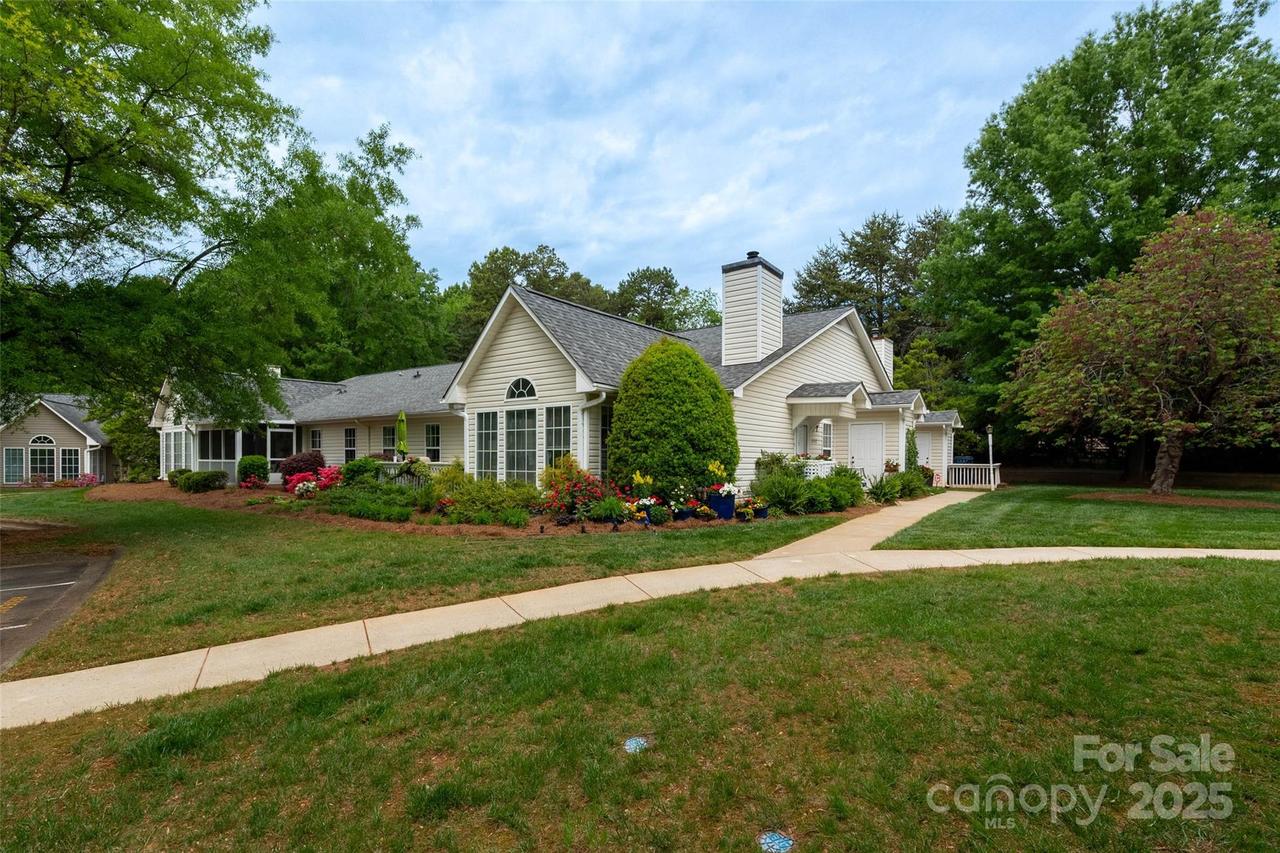 21136 Cold Spring Ln., Cornelius, NC 28031