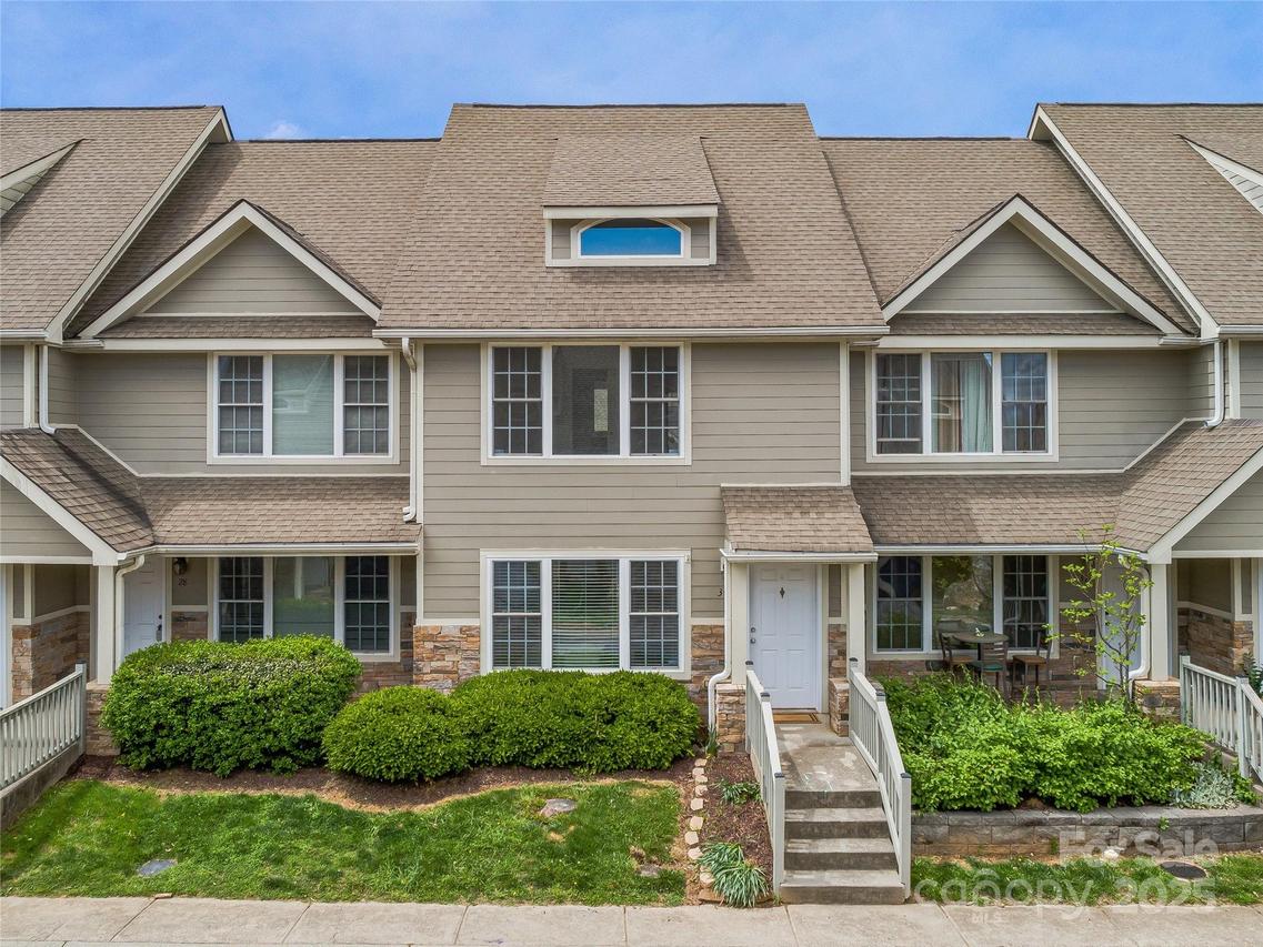 30 Rotunda Cir., Asheville, NC 28806