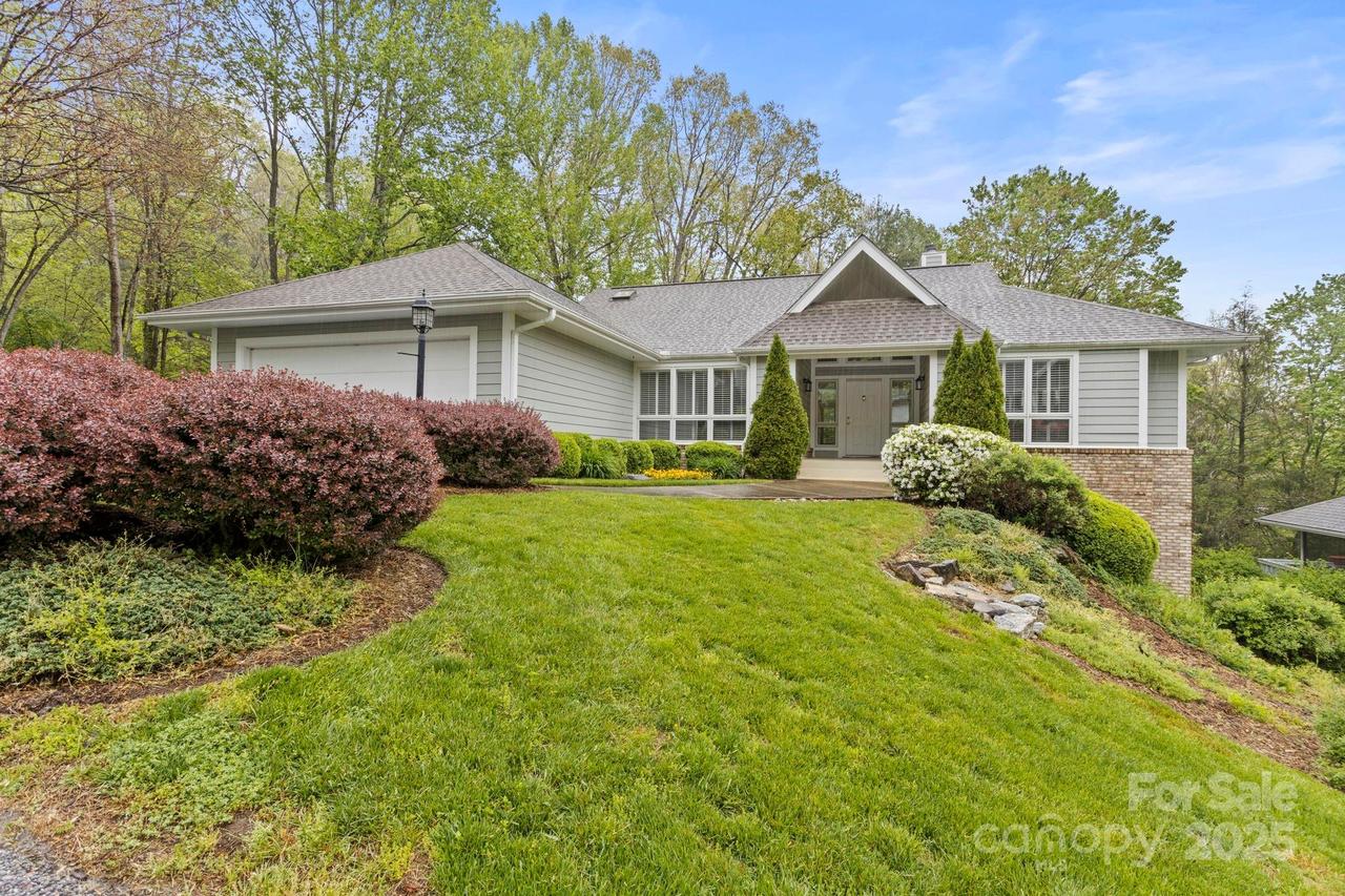 111 Broadmoor Dr., Flat Rock, NC 28731