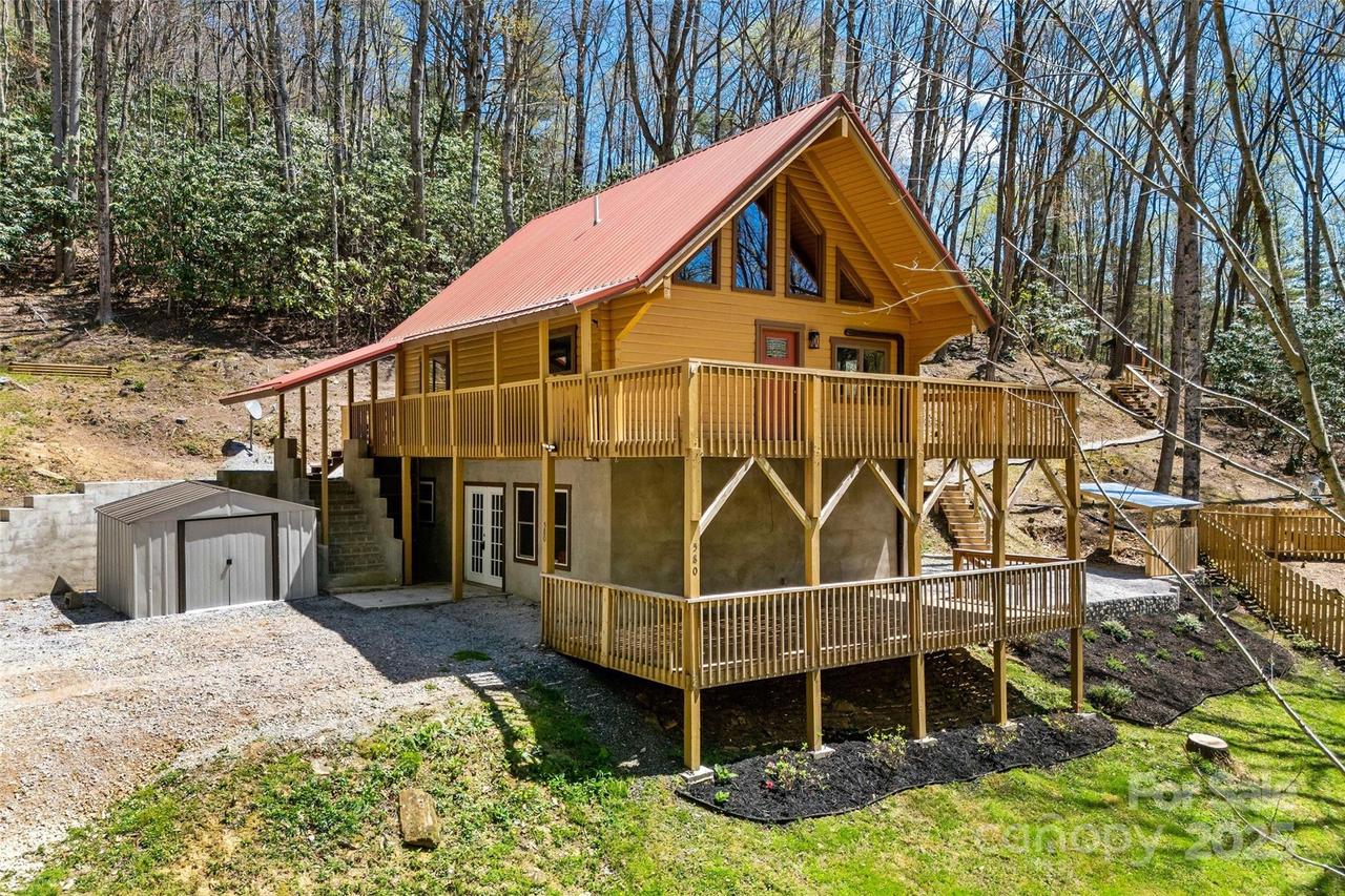 580 Red Dirt Rd., Newland, NC 28652