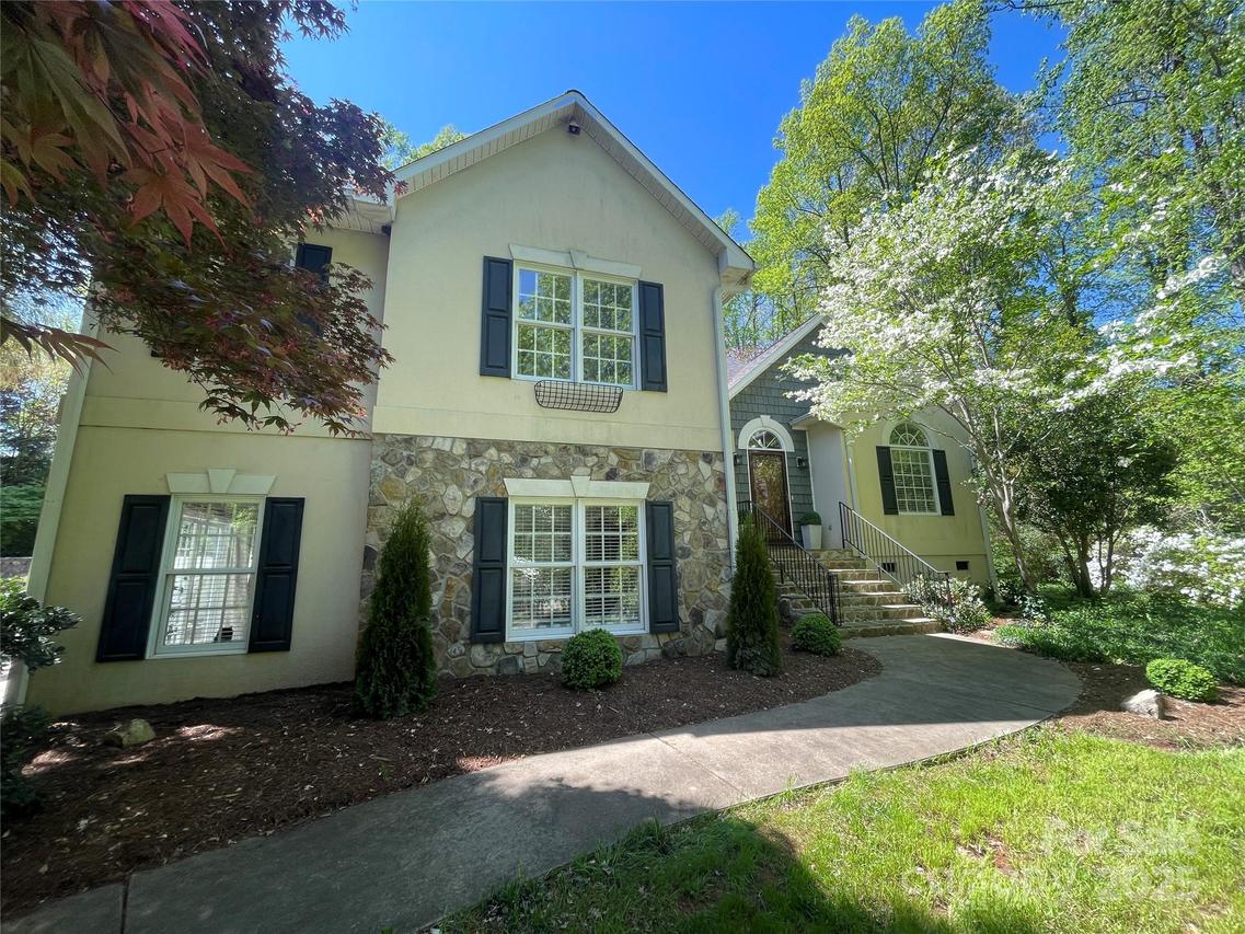 497 Hunting Ridge Dr., Thomasville, NC 27360