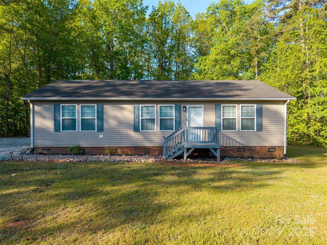 5039 Pine Springs Dr., Bessemer City, NC 28016