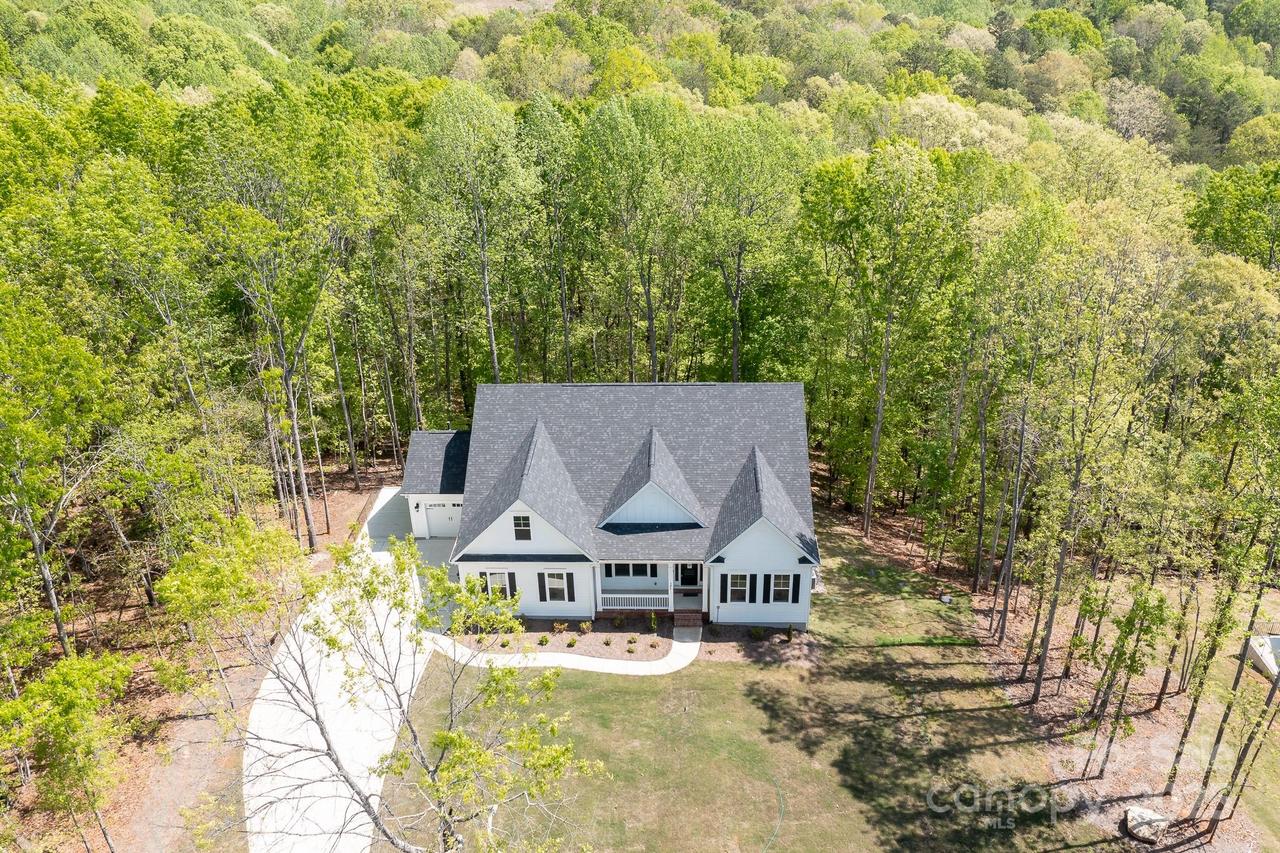 131 High Lake Dr., Statesville, NC 28677