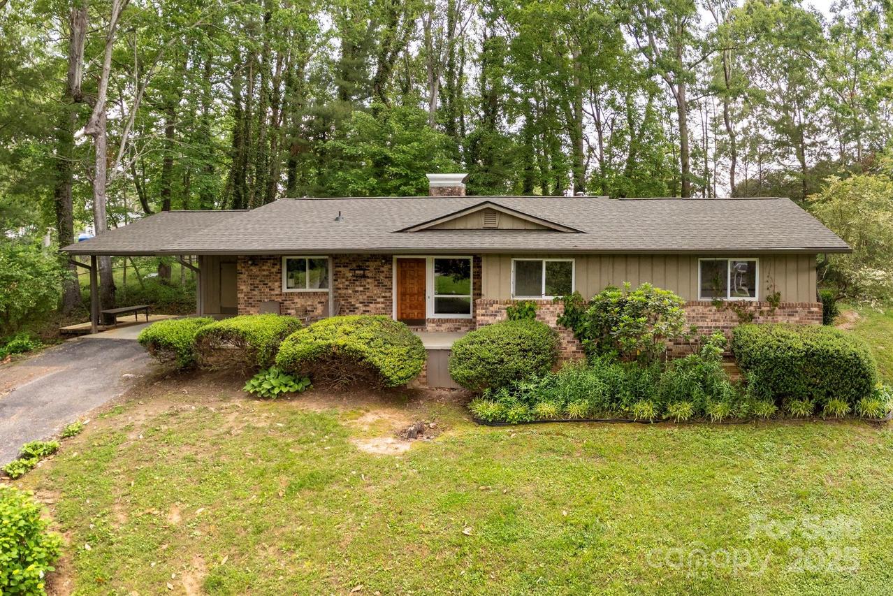 6 N Hudson Ln., Fletcher, NC 28732