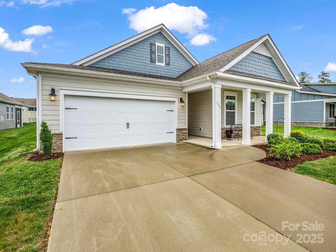 775 Summerfield Pl., Flat Rock, NC 28731