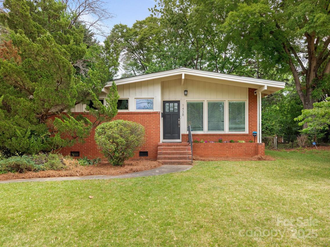1438 Larkfield Ln., Charlotte, NC 28210