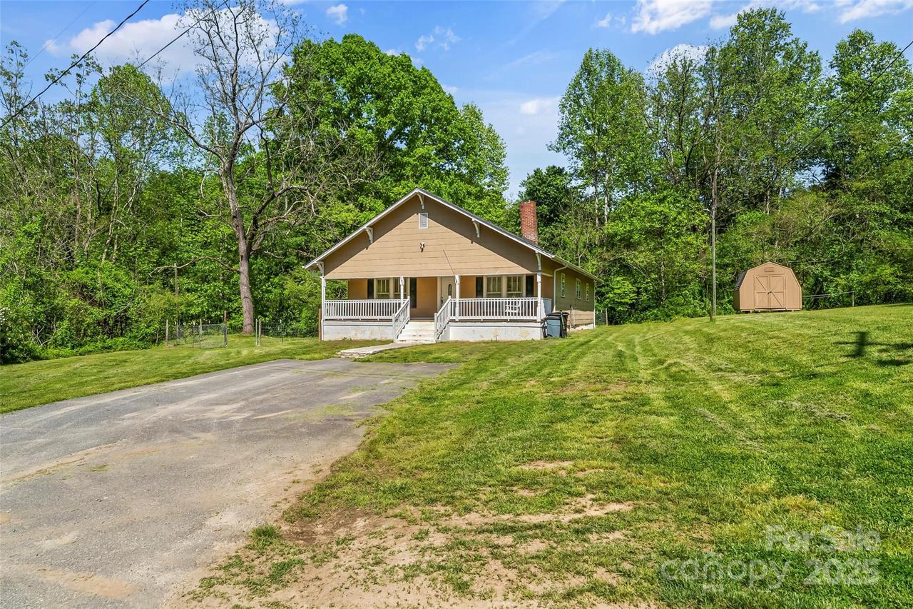 3181 Fay Lowman Rd., Connelly Springs, NC 28612