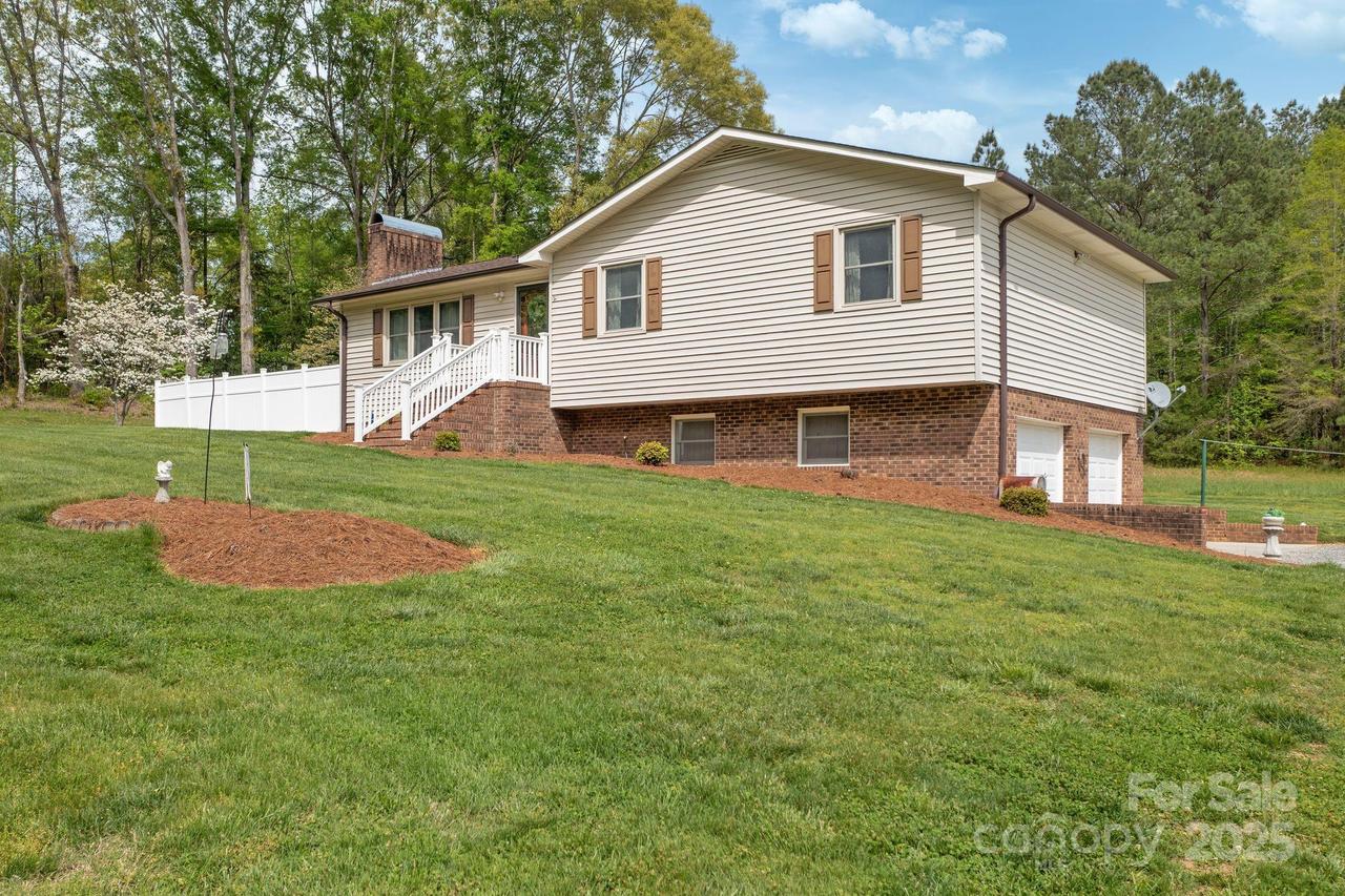 195 Old Farm Ln., Mocksville, NC 27028