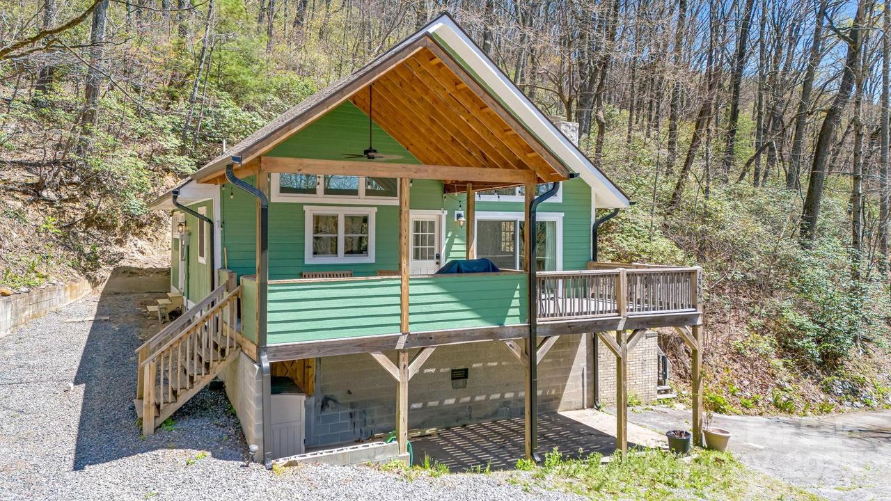 1512 Hickory Acres Rd., Hendersonville, NC 28792