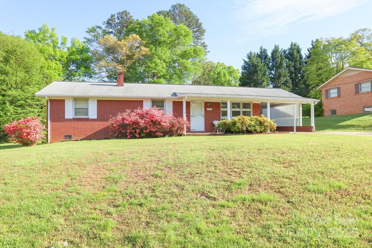 3119 6th Ave., Hickory, NC 28602