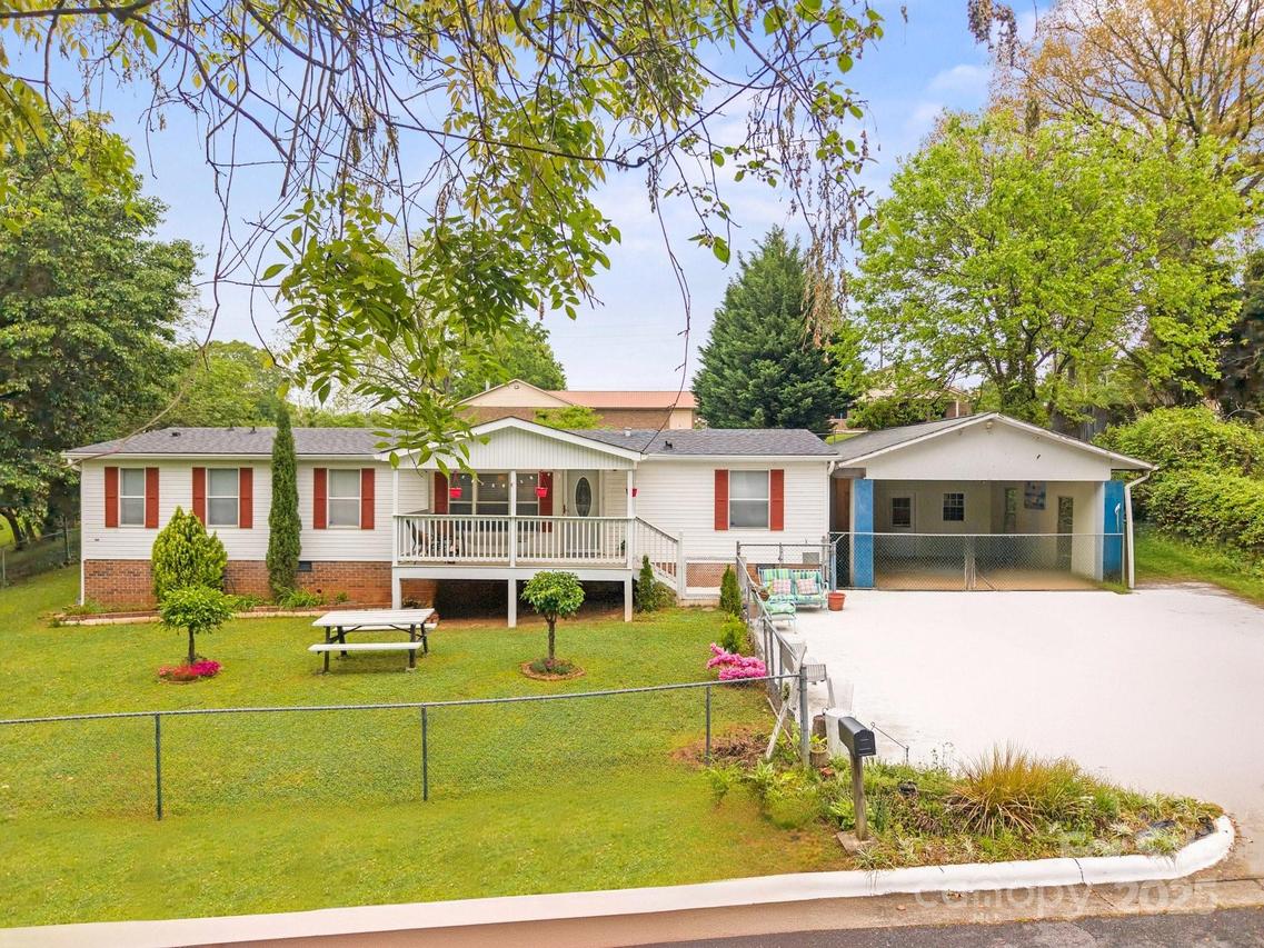 1106 3rd Ave., Hickory, NC 28602