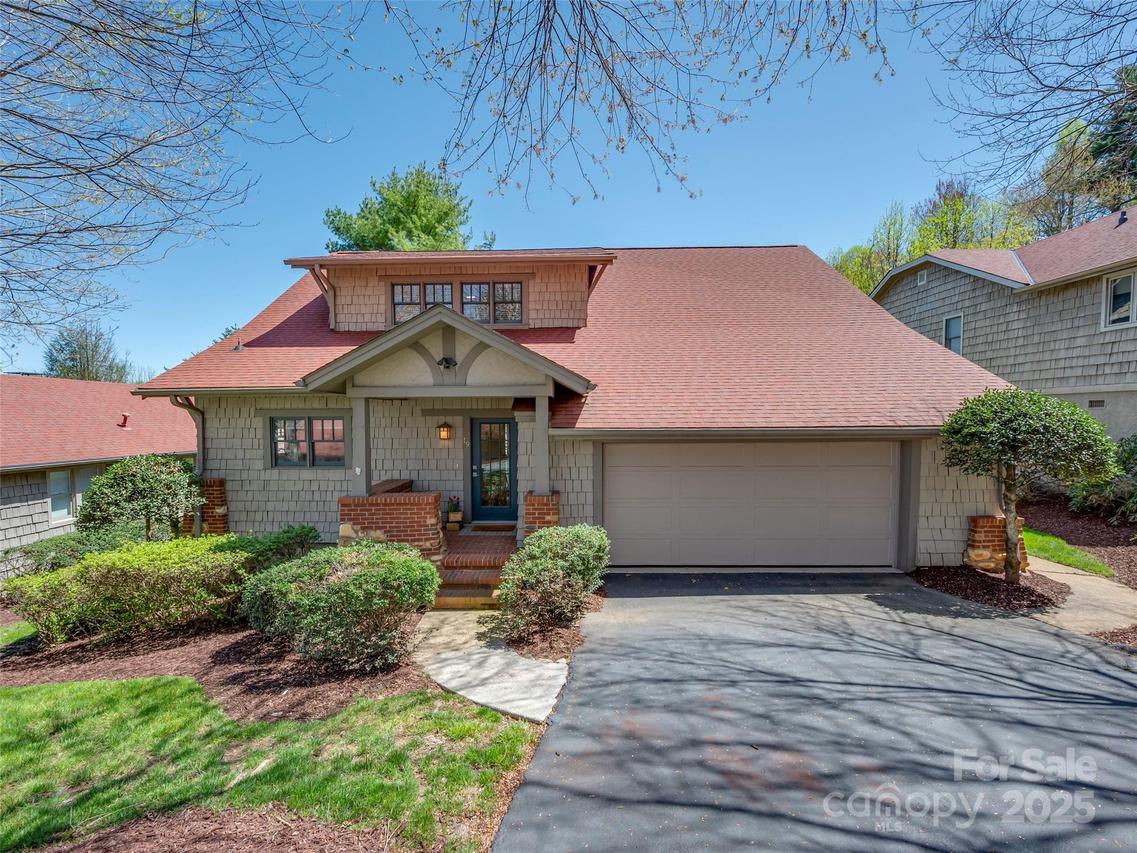 19 Lacoste Dr., Hendersonville, NC 28739