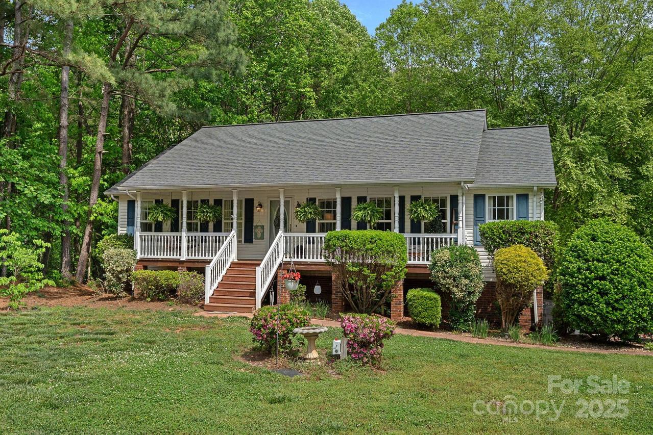160 Kingfisher Dr., Mooresville, NC 28117