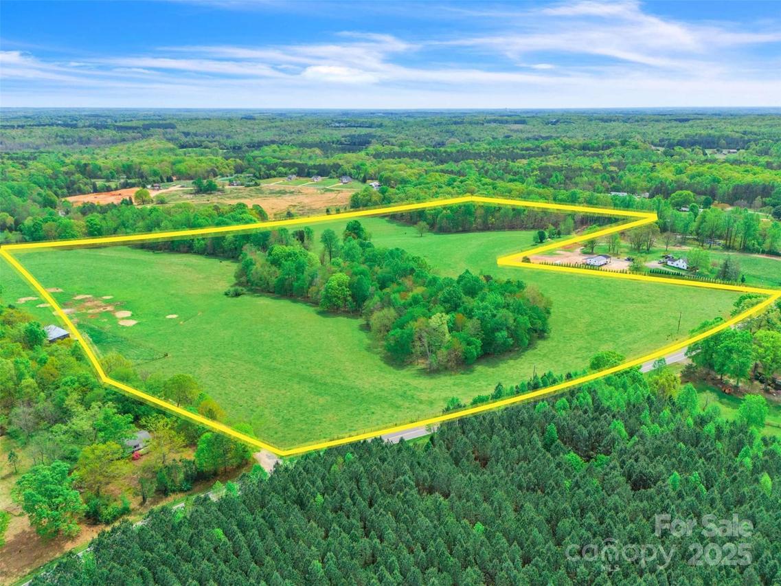 1376 Lowrance Rd., Catawba, NC 28609