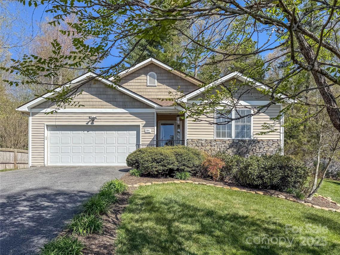 204 Karla Cir., Hendersonville, NC 28739