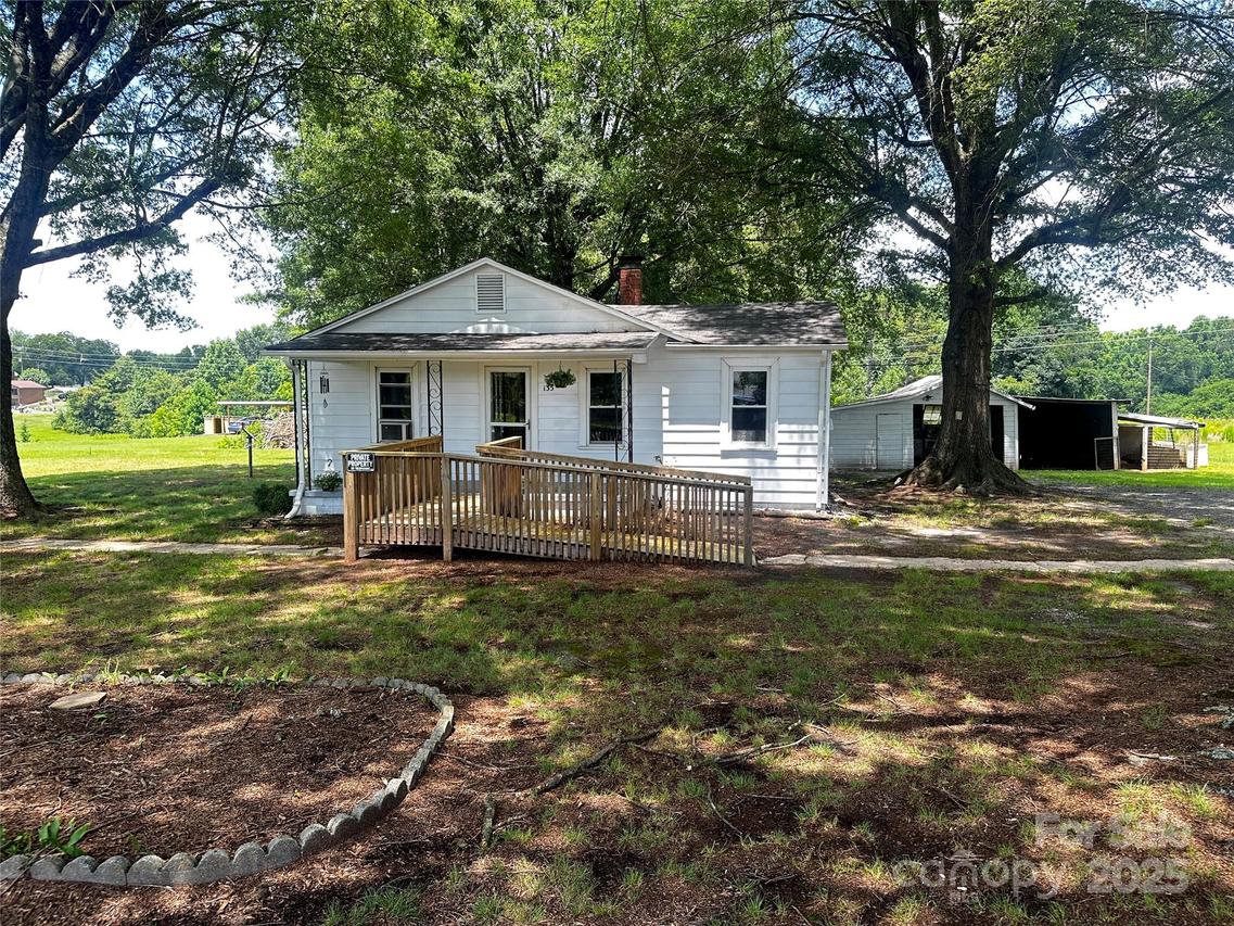 135 Hendren Ln., Hiddenite, NC 28636