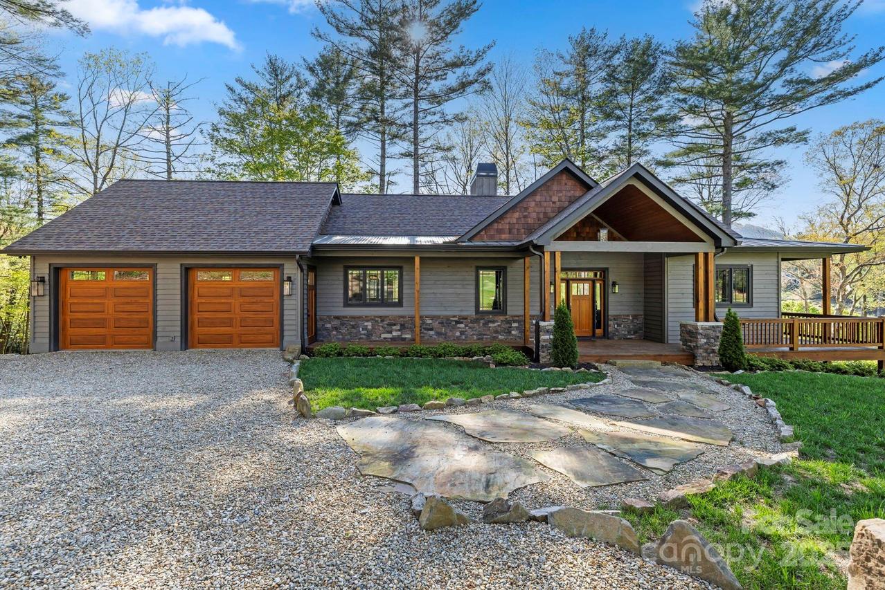 1048 Cherokee Trace, Lake Toxaway, NC 28747