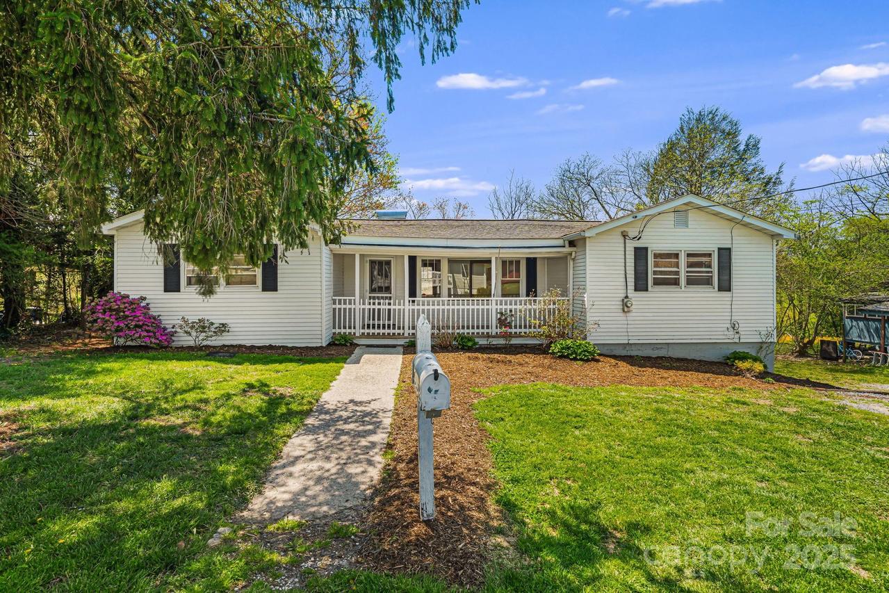 56 Pressley Ave., Brevard, NC 28712