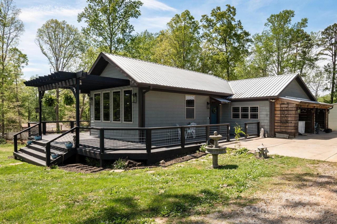 4107 Sandy Plains Rd., Tryon, NC 28782
