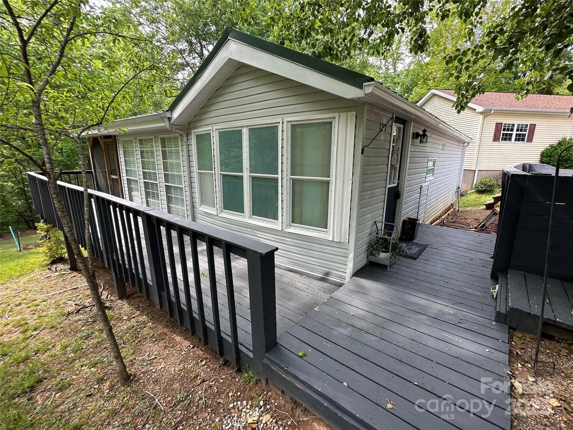 127 Hummingbird Cir., New London, NC 28127