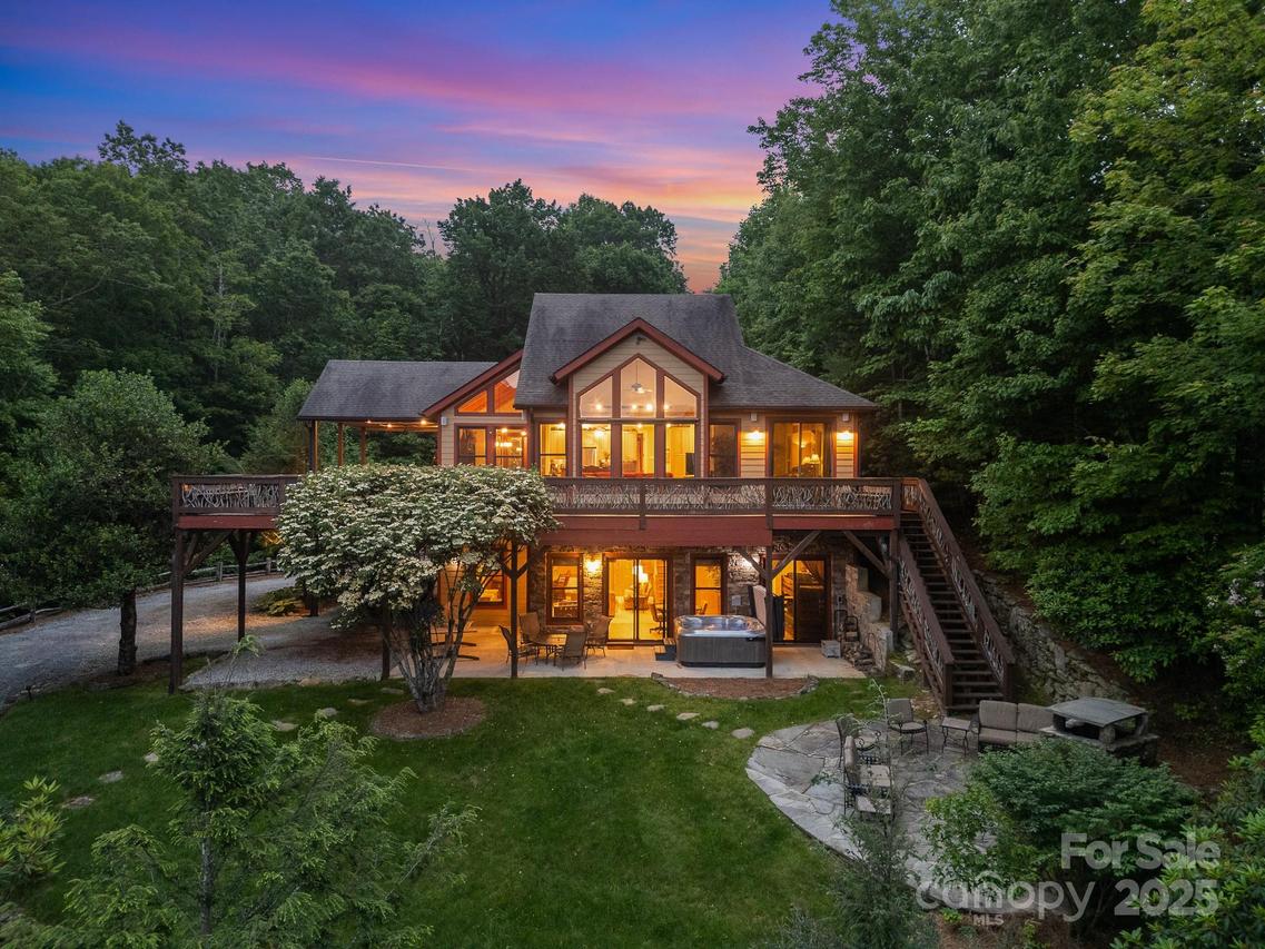 300 Falls View Dr., Lake Toxaway, NC 28774