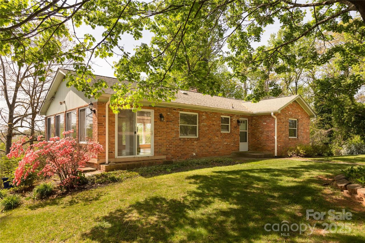 147 W Oakview Rd., Asheville, NC 28806