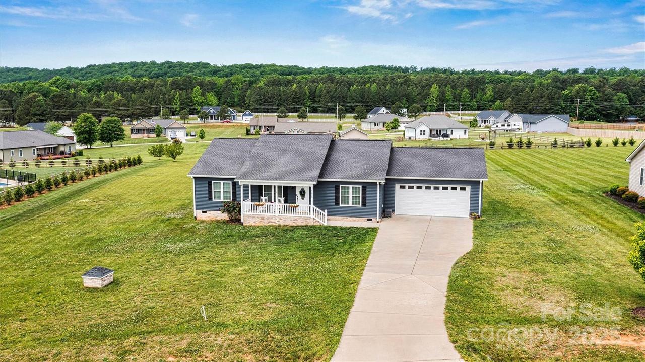 3615 Kimber Ln., Sherrills Ford, NC 28673