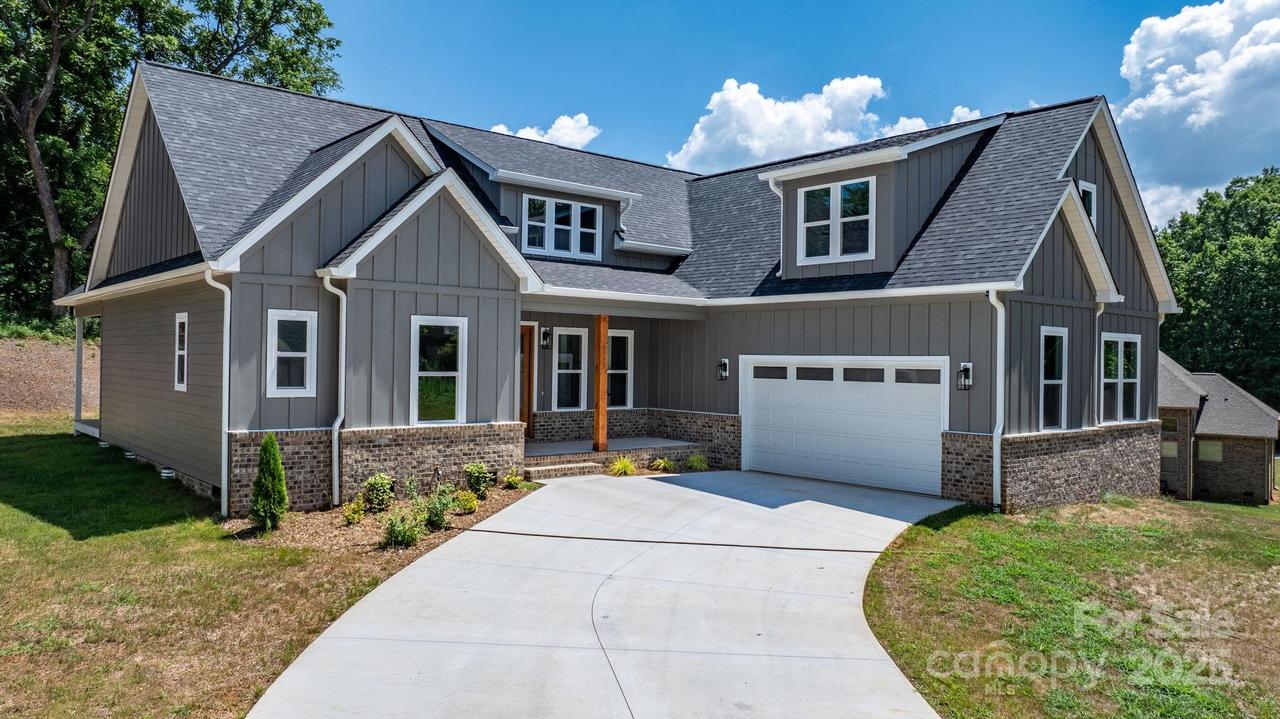 3733 Whitney Dr., Hickory, NC 28601