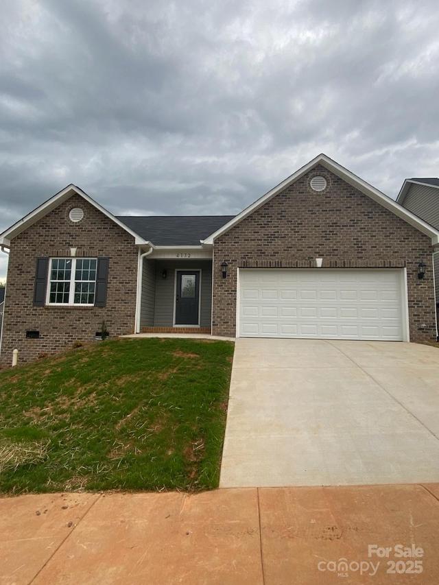 4172 Saltwood Dr., Hickory, NC 28602