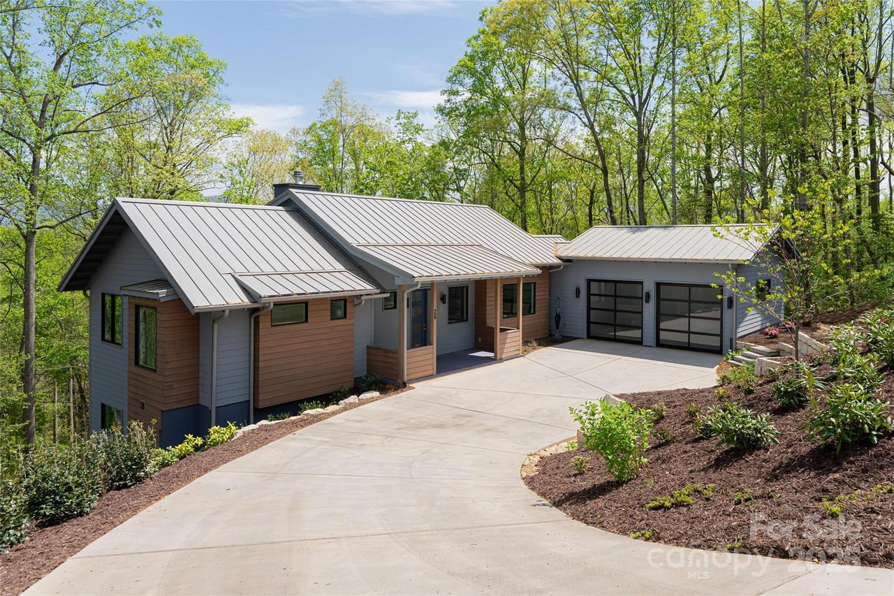 26 Hickory Top Ln., Asheville, NC 28805