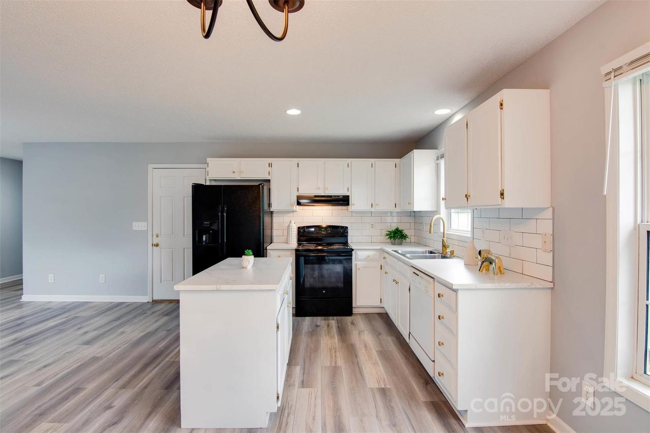301 Walkers Ridge Dr., Shelby, NC 28152