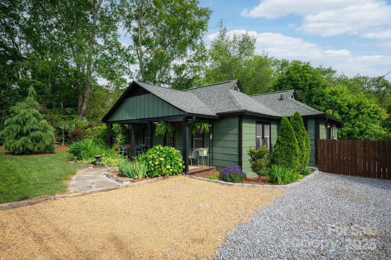 72 Rock Hill Rd., Asheville, NC 28803