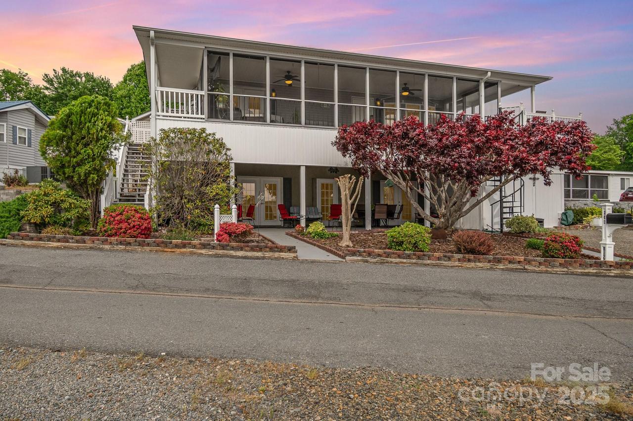 203 Grand View Dr., New London, NC 28127