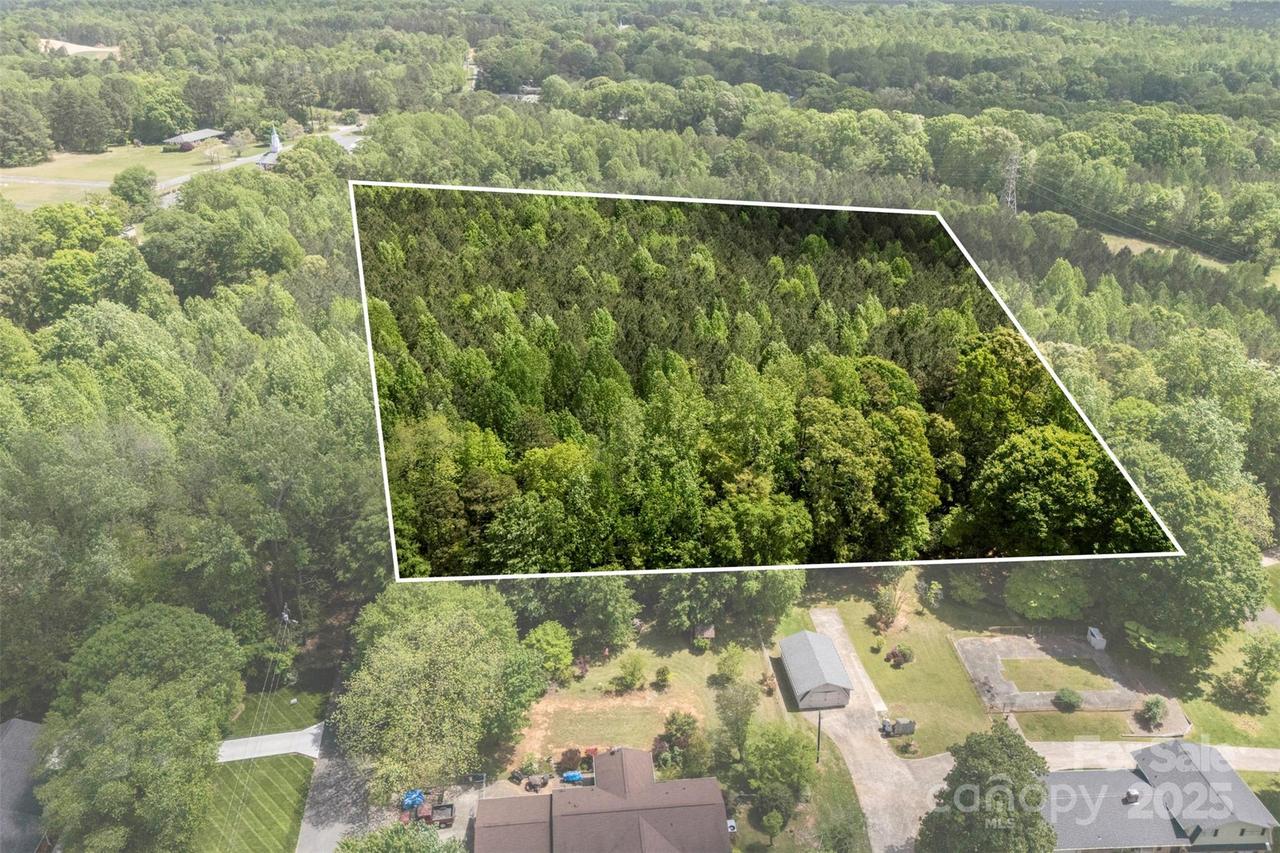 210 Harrison Ln., Gastonia, NC 28056