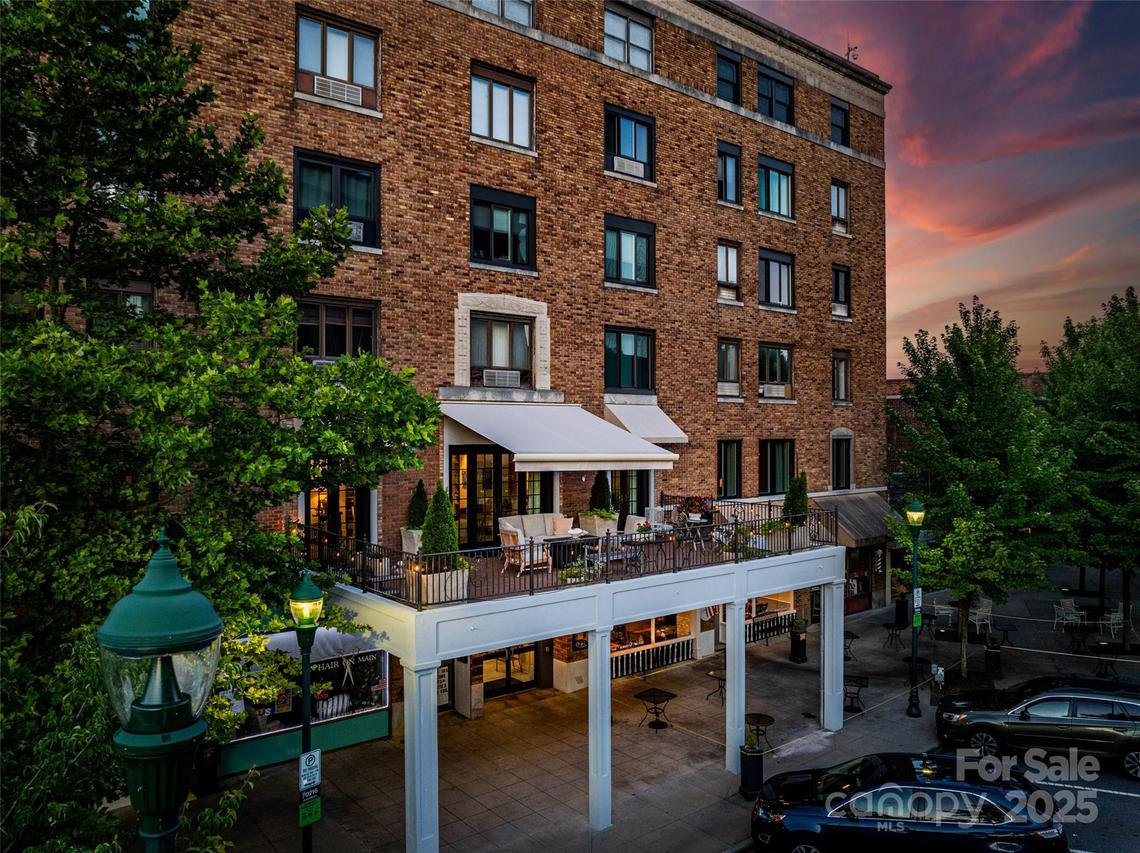 538 Main St. #Floor 2, Hendersonville, NC 28792