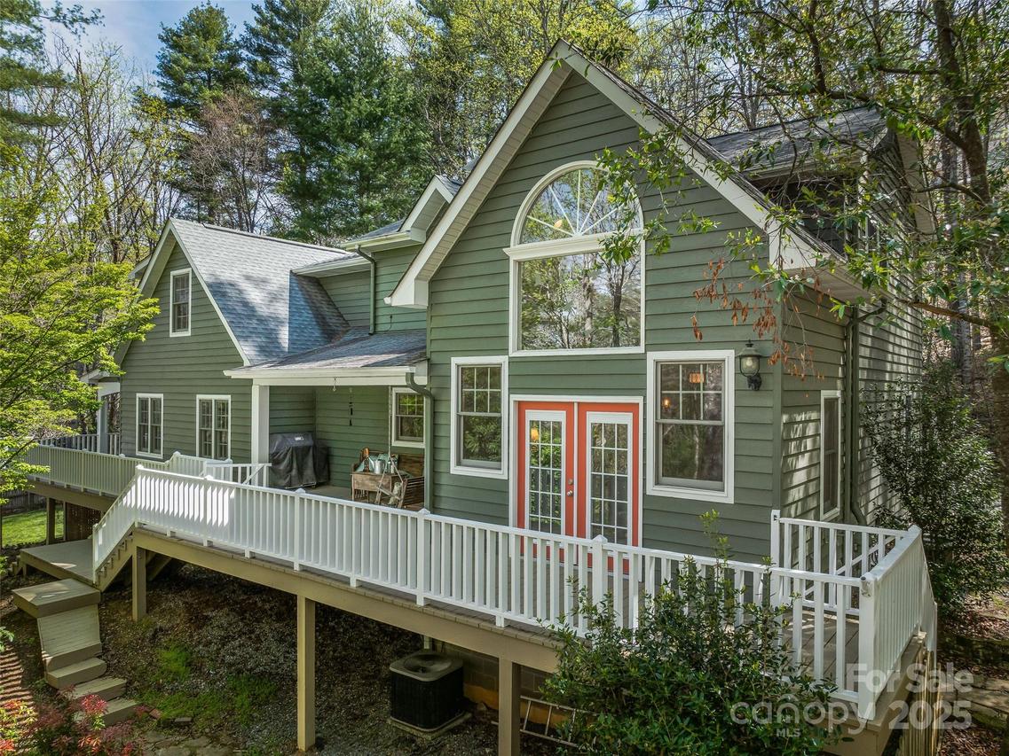 18 Thousand Oaks Blvd., Fairview, NC 28730
