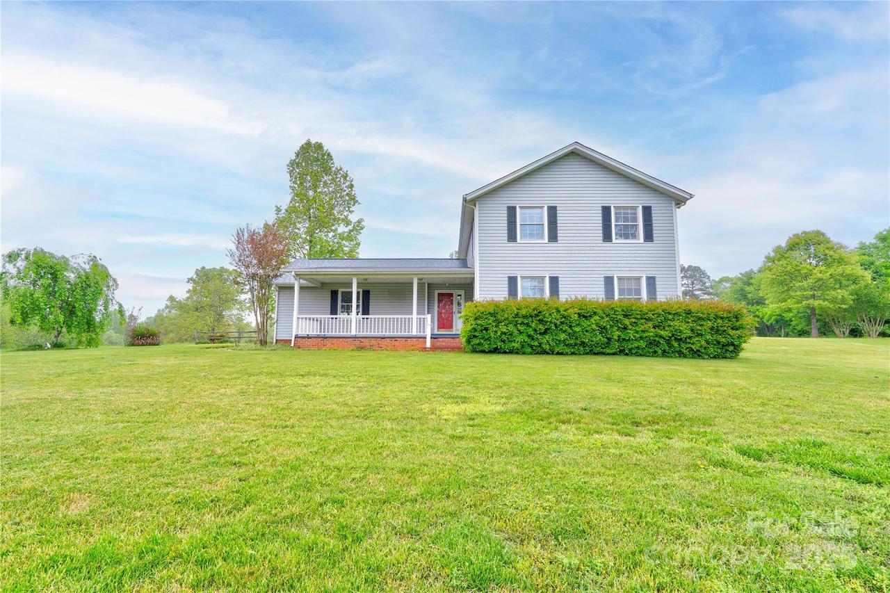 104 Cutter Ct., Lawndale, NC 28090