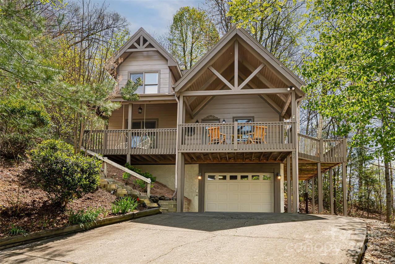 837 Peregrine Dr., Hendersonville, NC 28739